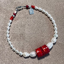 Bracelet River Pearls and Red Coral disc